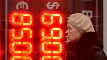 Crise na Rússia: BC anuncia moratória para salvar economia