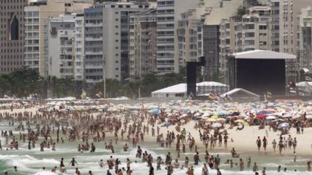 Comissão de Constituição e Justiça analisa lei que considera crime invasão e ocupação de praias