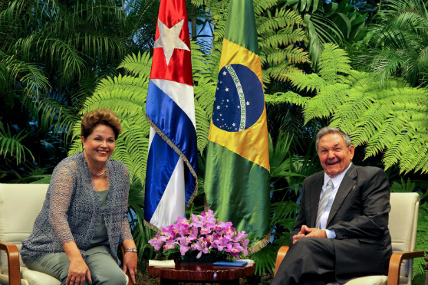 Presidente do Brasil Dilma Rousseff e presidente de Cuba, Raúl Castro (Reprodução)