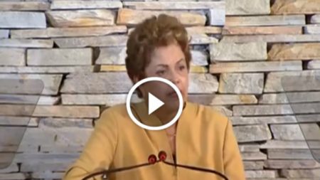 Vídeo de Dilma usando teleprompter faz sucesso nas redes sociais