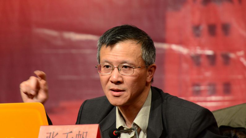 Zhang Qianfan, professor de Direito na Faculdade de Direito da Universidade de Pequim, criticou a postura anticonstitucional da mídia estatal do Partido Comunista Chinês numa edição do Financial Times em 5 de janeiro de 2015 (Captura de tela/law.ytu.edu.cn)