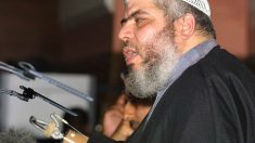 Terrorista islâmico Abu Hamza é condenado à prisão perpétua nos EUA