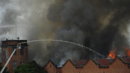 Nenhuma perda humana registrada no incêndio do shopping Nova América