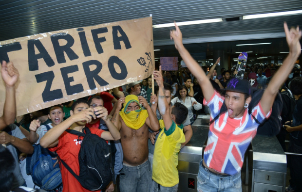 Em protesto, brasilienses pedem tarifa zero e passe livre para o transporte coletivo (Fabio Rodrigues Pozzebom/ABr)