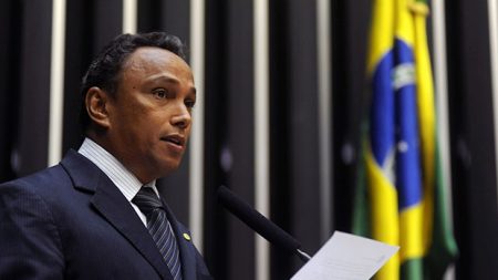 Sibá Machado assume liderança no PT na Câmara