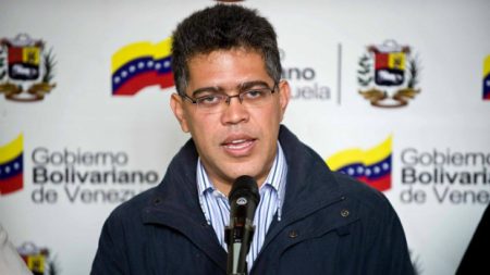 Elías Jaua treina exército de 20 mil cubanos na Venezuela, denuncia general