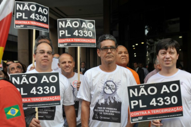 Centrais sindicais se uniram em uma manifestação na segunda-feira (6) contra o Projeto de Lei nº 4.330, que dispõe sobre a prestação de serviço terceirizado (Tomaz Silva/ABr)