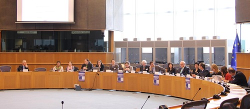 Workshop sobre “Extração de Órgão na China", realizado no Parlamento Europeu em Bruxelas em 21 de abril de 2015 (Minghui.org)