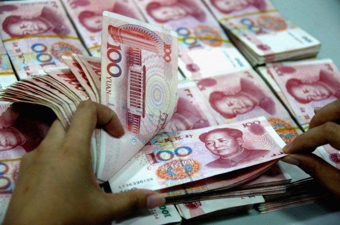 Apesar do desejo do governo central, provavelmente, o dinheiro não vai acabar na “economia real” (ChinaFotoPress / Getty Images)
