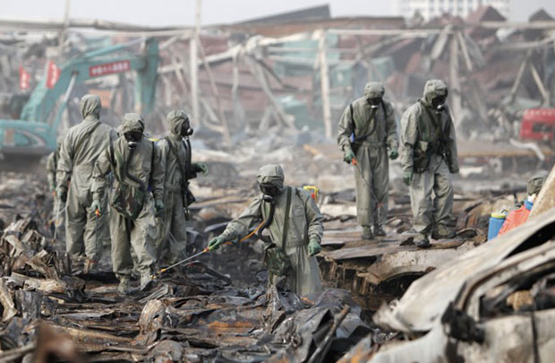 Avaliação dos riscos de contaminação do solo e água no armazém em Tianjin  (China Foto Press / Getty Images)