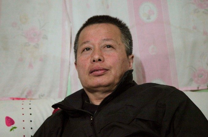 Gao Zhisheng conversa com jornalistas na província de Shaanxi, da China, no início de 2015 (AP Photo / Isolda Morillo)