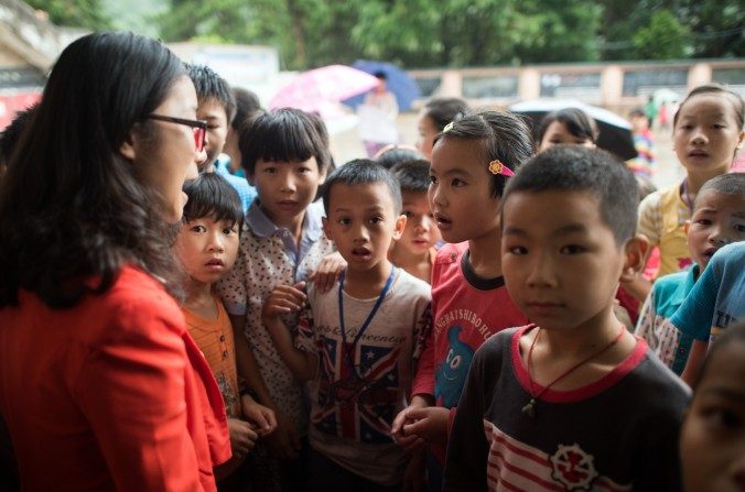 Crianças na cidade de Xianghe, em Guangxi, sul da China, em 19 de junho de 2015 (JOHANNES EISELE / AFP / Getty Images)