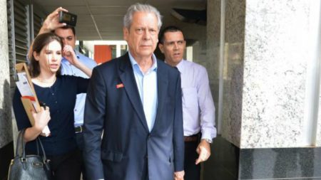 Dirceu fala em ‘erro nosso’ ao se referir à facada em Bolsonaro