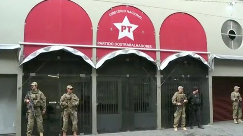 Os agentes da PF que usam uniformes camuflados são treinados para o enfrentamento (Reprodução da TV)