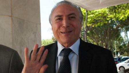 Temer comemora criação de 137 mil empregos em setembro