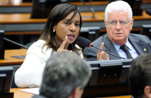 A deputada Tia Eron (PRB-BA) desempatou a votação em desfavor do presidente afastado da Câmara, Eduardo Cunha (Alex Ferreira/Câmara dos Deputados)