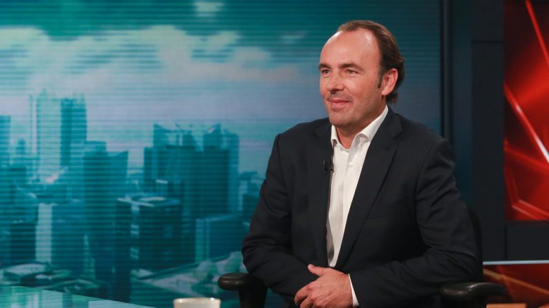 Kyle Bass, fundador e diretor da Hayman Capital Management, durante um segmento do programa "Wall Street Week" in Nova York em 12 de abril de 2016. (Rob Kim/Getty Images)