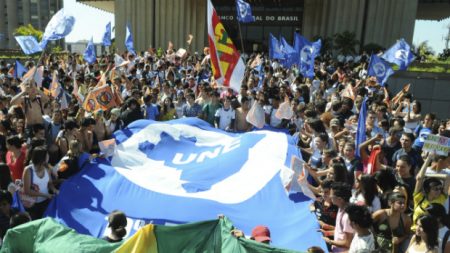 UNE pressiona e ameaça Câmara Federal para abafar CPI