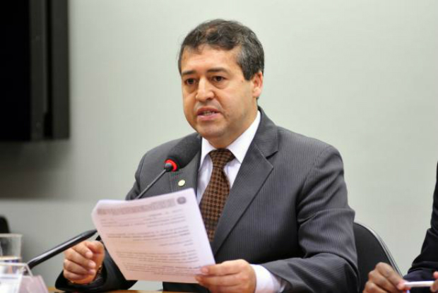 O ministro Ronaldo Nogueira disse que a proposta de reforma trabalhista a ser elaborada pelo governo vai valorizar a negociação coletiva e tratar de assuntos como salário e jornada (Zeca Ribeiro/Agência Brasil)