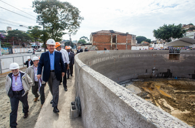 Governador do estado de SP Geraldo Alckmin (à frente) acompanha obras da linha 6-Laranja do Metrô (Eduardo Saraiva/A2IMG/Fotos Públicas)