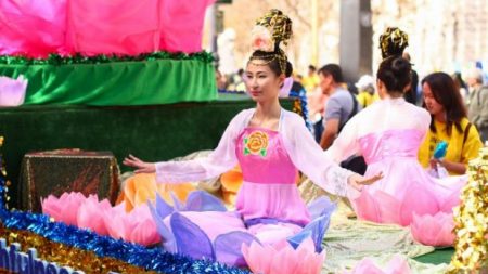 Desfile do Falun Gong clama por fim da sangrenta perseguição na China