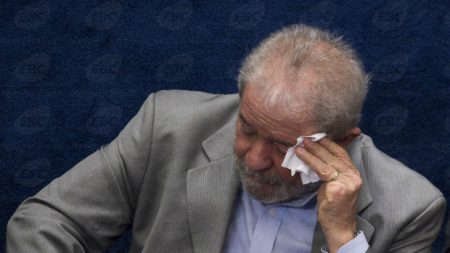 Advogado que discutiu com Moro deixa defesa de Lula