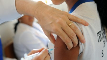 A partir de 2017, meninos também serão vacinados contra HPV