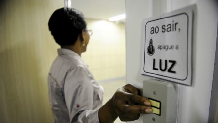 Conta de luz terá desconto de até 20% por cobrança indevida