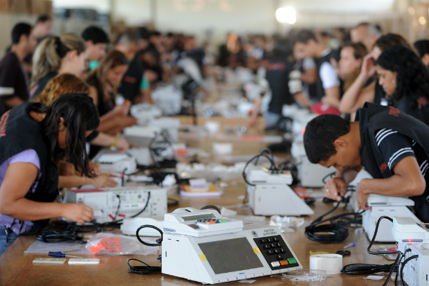 Urnas eletrônicas no Brasil (EVARISTO SA/AFP/Getty Images)