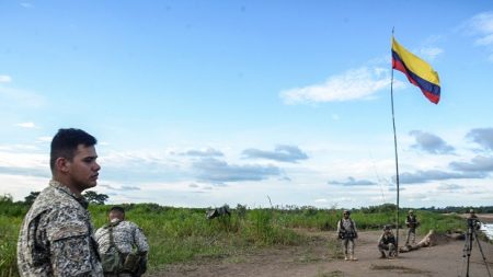 Soldados venezuelanos famintos cruzam Guiana e roubam comida de aldeia indígena