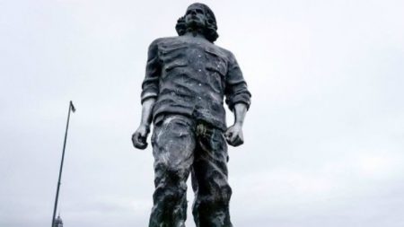 Fundação faz campanha pela remoção da estátua de Che Guevara na Argentina