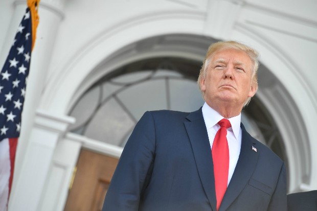 O presidente Donald Trump fala à imprensa no Trump National Golf Club, em Bedminster, Nova Jersey, em 10 de agosto de 2017 (Jim Watson/AFP/Getty Images)