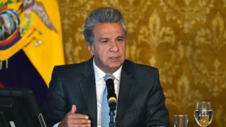 Presidente do Equador anuncia que fará consulta popular