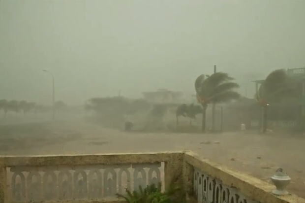 A caminho dos Estados Unidos, o Furacão Irma deixou estragos em Cuba (Captura de tela/Twitter)