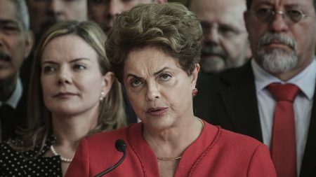 STF analisa pedido que pode anular impeachment de Dilma