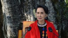 Aung San Suu Kyi mostra seus pés de barro