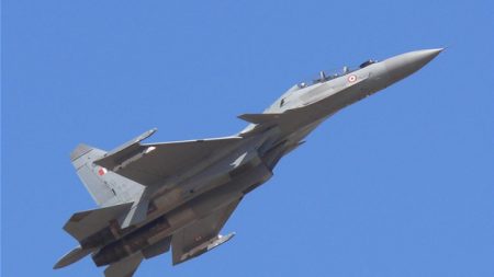 Aviões alemães da Otan interceptam e escoltam 2 caças russos sobre o mar Báltico