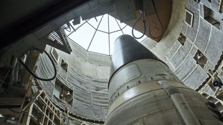 Rússia alerta para o maior risco de conflito nuclear das últimas décadas