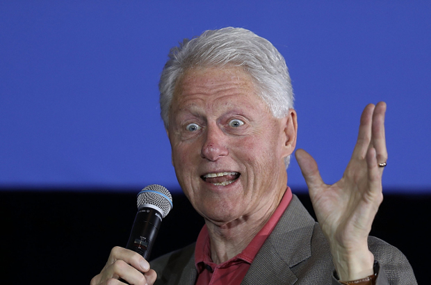 O ex-presidente estadunidense Bill Clinton num comício na Flórida em 1º de novembro de 2015 (Joe Raedle/Getty Images)