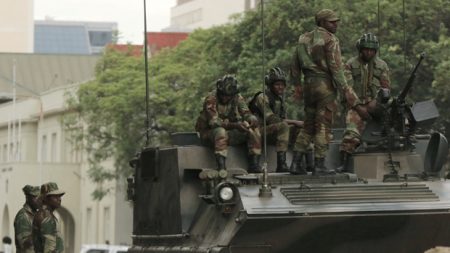 Mugabe resiste pressão do Exército do Zimbábue para renunciar