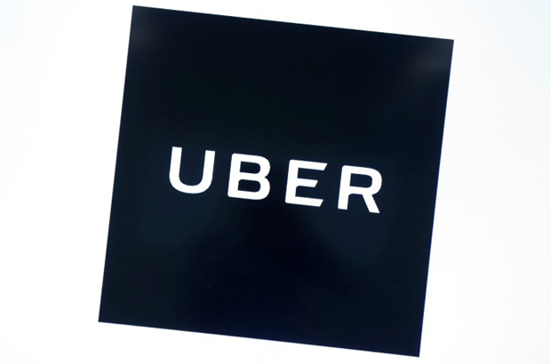 O logotipo da Uber em seu escritório em Tóquio, Japão, em 27 de novembro de 2017 (Kim Kyung-hoon/Reuters)