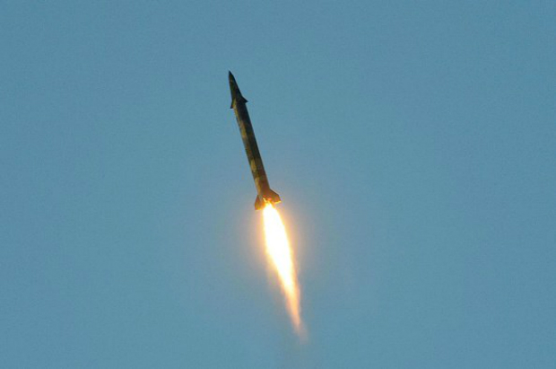 Esta foto sem data foi publicada pela Agência Central Coreana de Notícias (KCNA) em 30 de maio de 2017. Mostra um teste de lançamento de um míssil balístico em local não revelado na Coreia do Norte (STR/AFP/Getty Images)