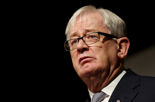 O então ministro australiano do comércio e investimento Andrew Robb fala no Fórum de Investimento do G20, em Sydney, Austrália, em 19 de julho de 2014 (Nikki Short/Getty Images)