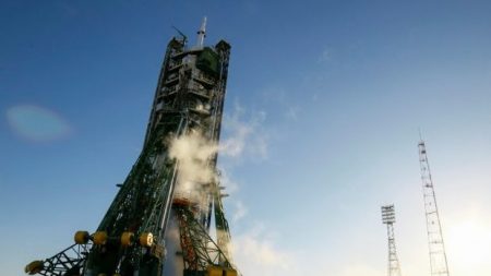 Tripulação americana, japonesa e russa decola para Estação Espacial