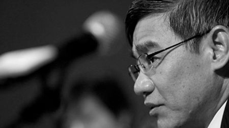 China: executivo que virou político, associado com facção de oposição, é expurgado