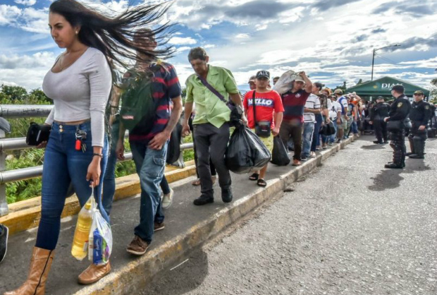 Centenas de milhares de venezuelanos migraram para outros países da região nos últimos meses, mas existe a preocupação com as consequências e a falta de capacidade para conter a situação (Getty Images)