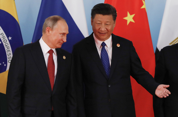 O líder chinês Xi Jinping (dir.) e o presidente russo Vladimir Putin em Xiamen, na província de Fujian, no Sudeste da China, em 5 de setembro de 2017 (Tyrone Siu/AFP/Getty Images)