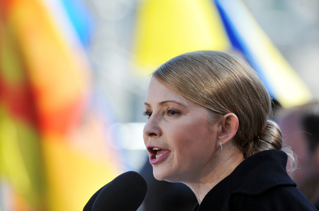 A ex-primeira-ministra ucraniana Yulia Tymoshenko discursa numa convenção em Kiev, Ucrânia, em 29 de março de 2014 (Genya Savilov/AFP/Getty Images)