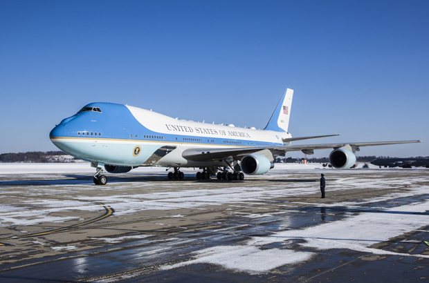 O avião presidencial Air Force One no Aeroporto Internacional de Pittsburgh em Coraopolis, Penn., em 18 de Janeiro de 2018 (Samira Bouaou/The Epoch Times)