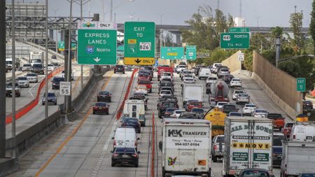 Trump lança plano para consertar infraestrutura que ‘desmorona’